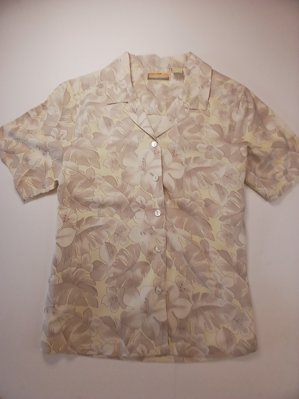 Bobby Chan Womens 100 % Silk Hawaiian Floral Tropical Button-Up Camp Shirt XL.